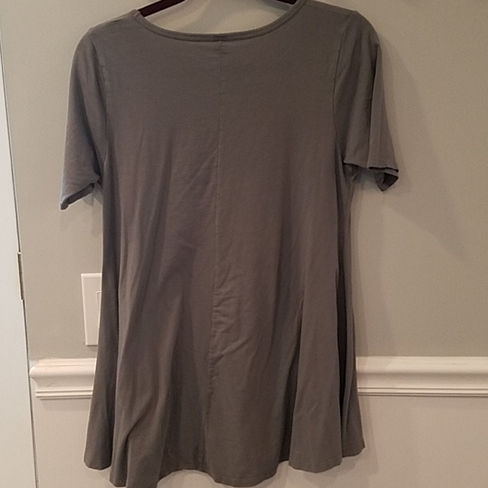Lula Roe Gray Perfect Tee XS - Picture 3 of 3
